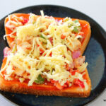 bread pizza on tawa