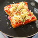 bread pizza on tawa