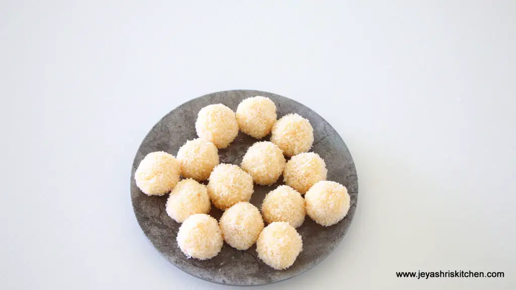 coconut-ladoo