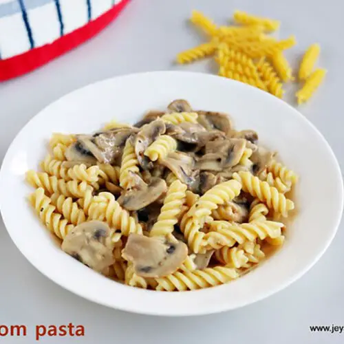 mushroom pasta in white sauce - Jeyashri's Kitchen