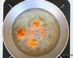 Medhu-Bonda-Frying