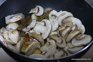 saute-mushrooms