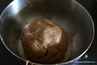 ragi-aloo paratha step 2